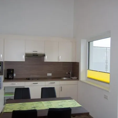 N2 - Bei Der Steinbergbahn Apartman